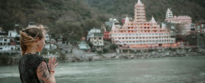 Top 5 Reasons Why Americans Are Choosing Rishikesh for Sound Healing Certification