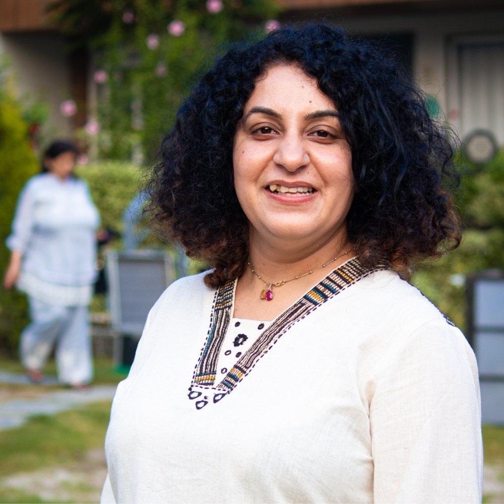 Disha ji sound healing teacher at yogshri