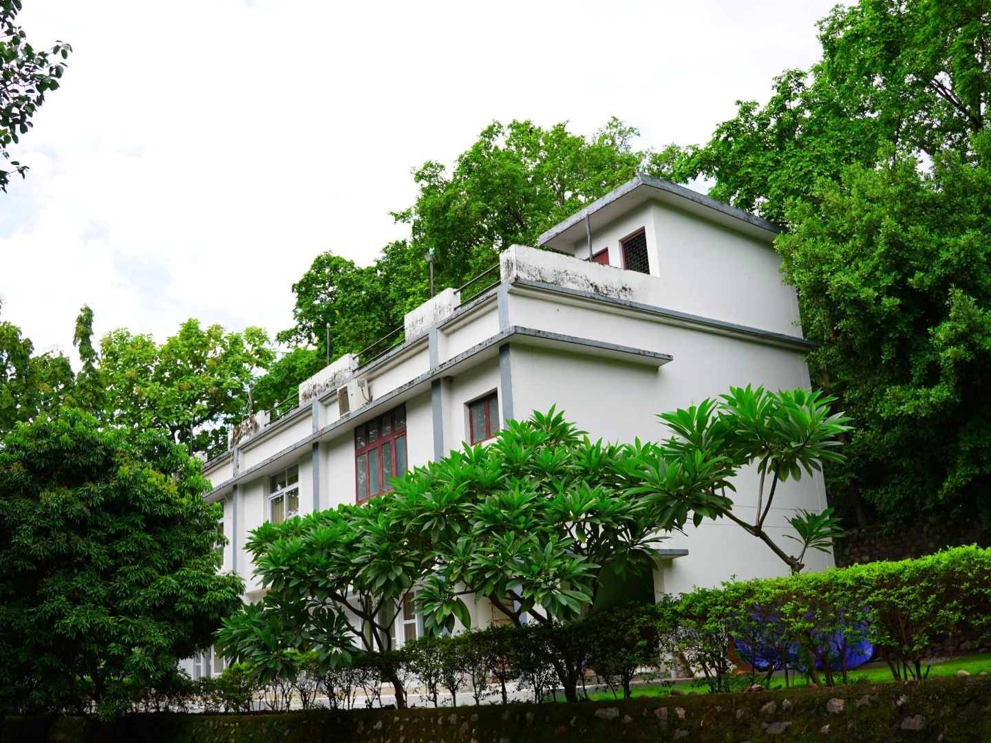 yogshri-ashram2 Yogshri Healing Ashram building surrounded by greenery